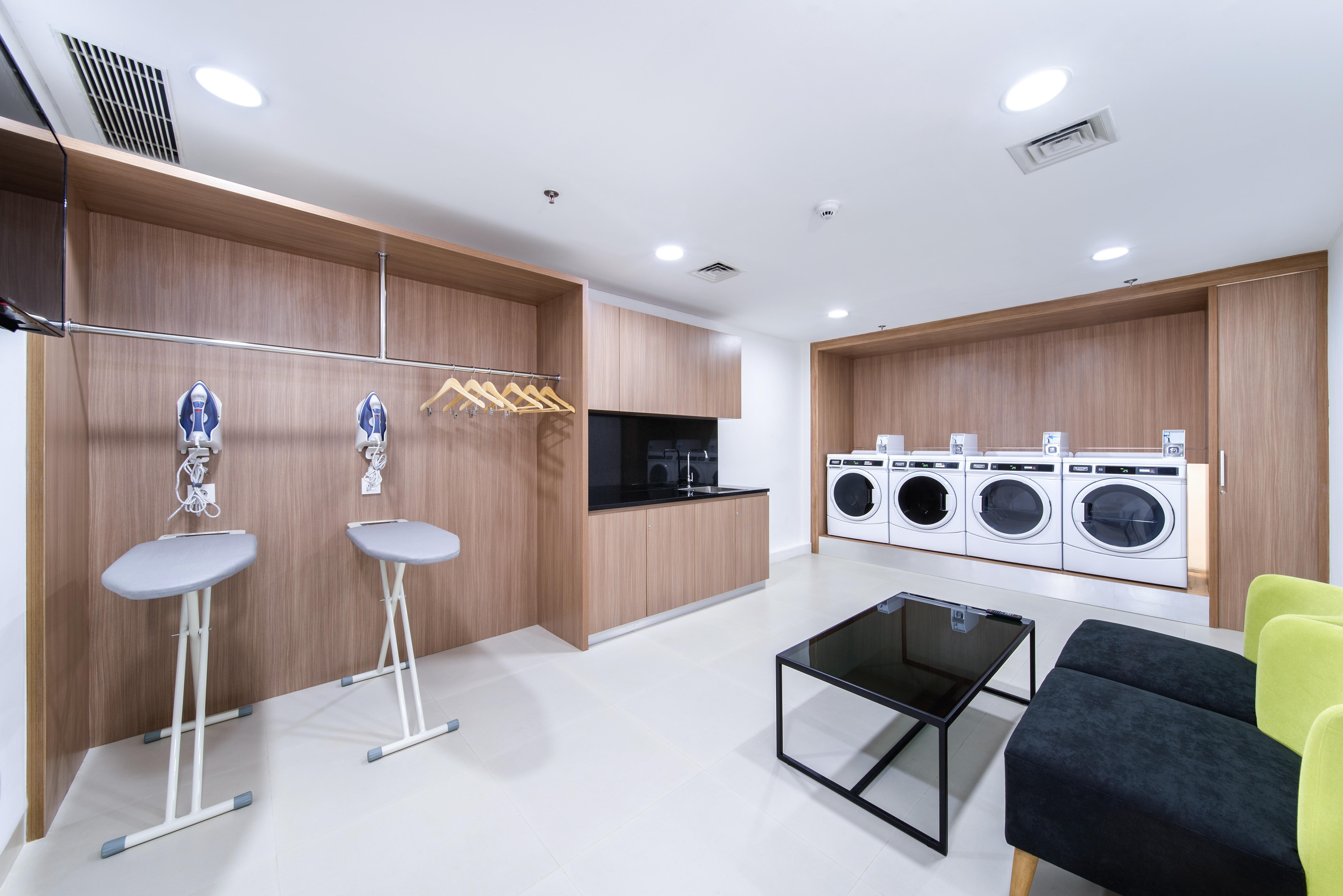 Holiday Inn Express Jakarta Matraman By Ihg Eksteriør billede